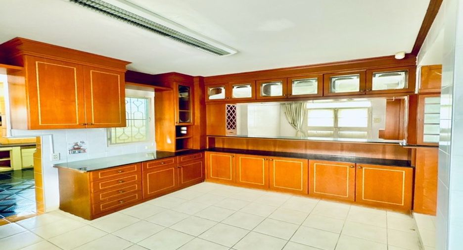 For sale 4 bedrooms house in Jomtien, Pattaya