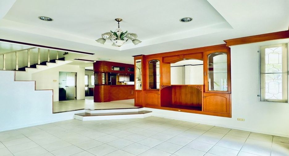 For sale 4 bedrooms house in Jomtien, Pattaya