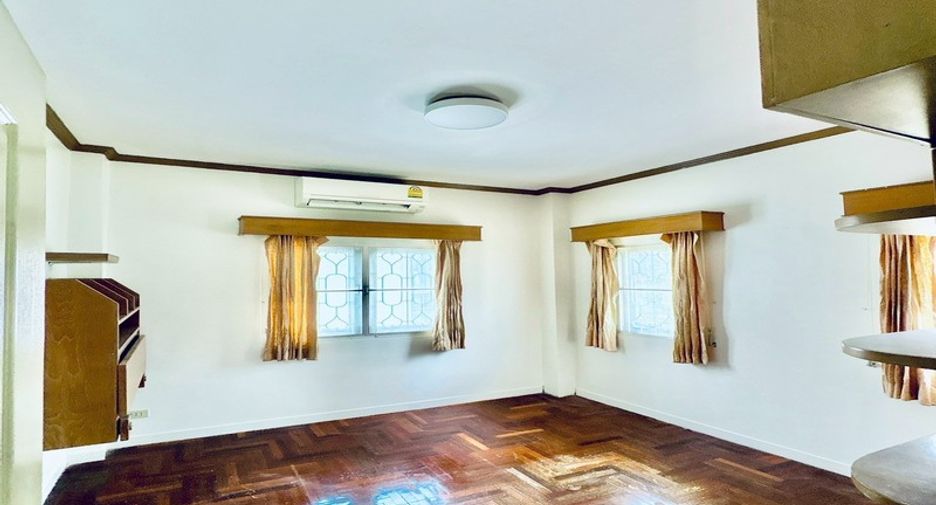 For sale 4 bedrooms house in Jomtien, Pattaya