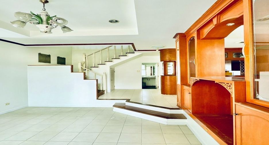 For sale 4 bedrooms house in Jomtien, Pattaya