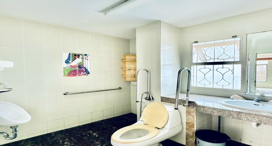 For sale 4 bedrooms house in Jomtien, Pattaya