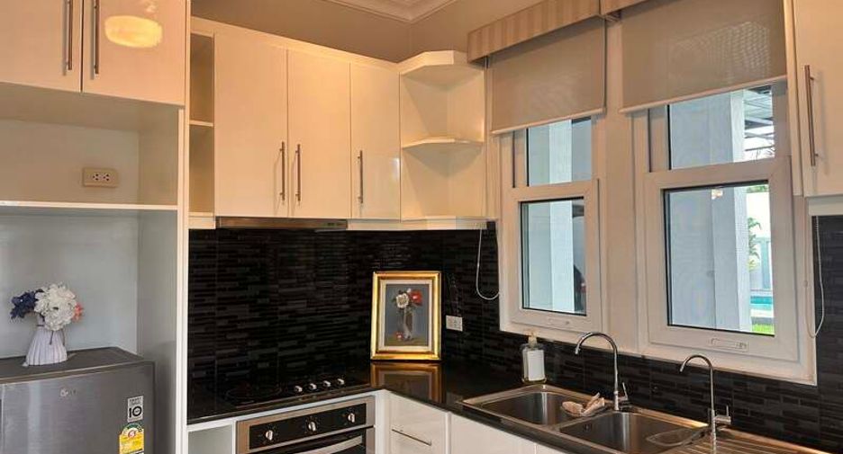 For sale 3 bedrooms villa in Huay Yai, Pattaya