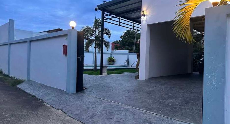 For sale 3 bedrooms villa in Huay Yai, Pattaya