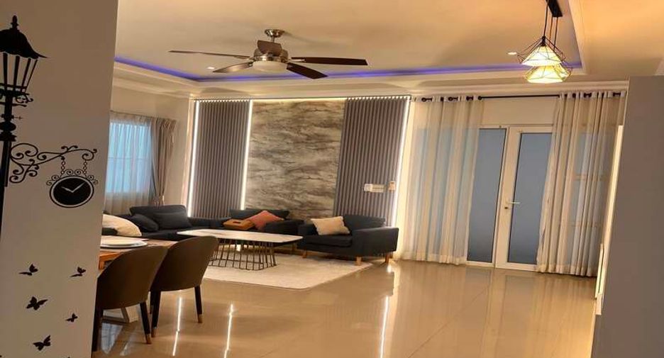 For sale 3 bedrooms villa in Huay Yai, Pattaya