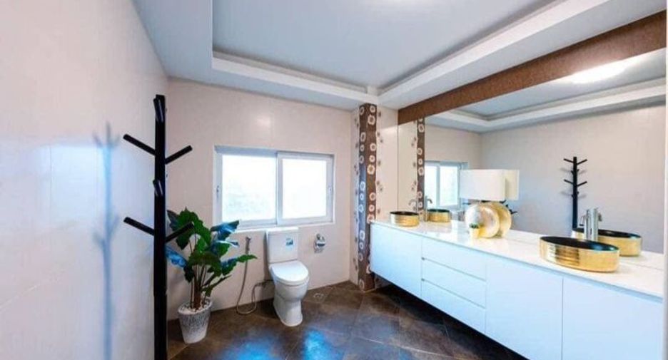 For sale 4 bedrooms house in Jomtien, Pattaya