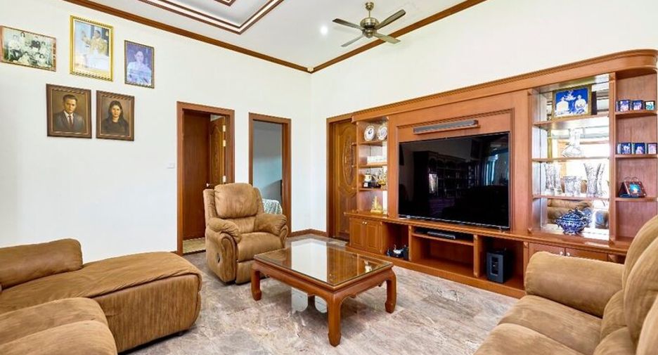 For sale 6 bedrooms villa in East Pattaya, Pattaya