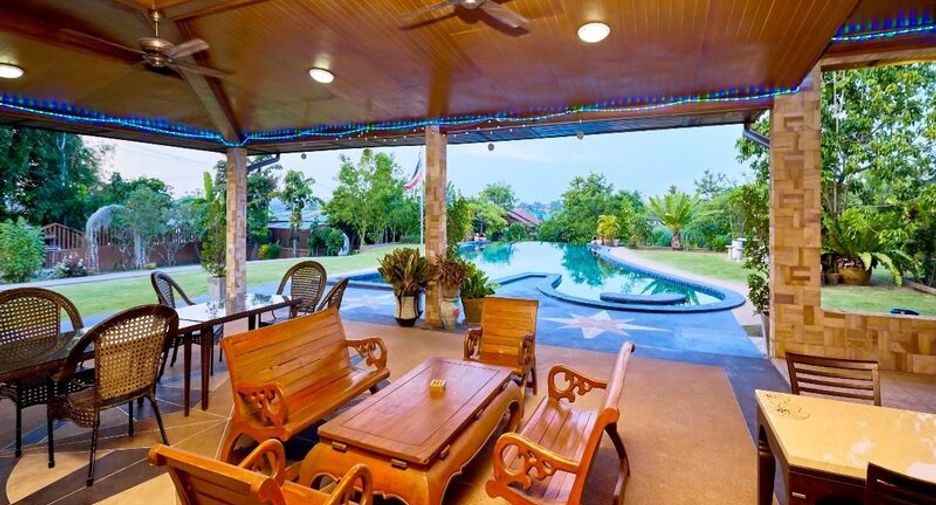 For sale 6 bedrooms villa in East Pattaya, Pattaya