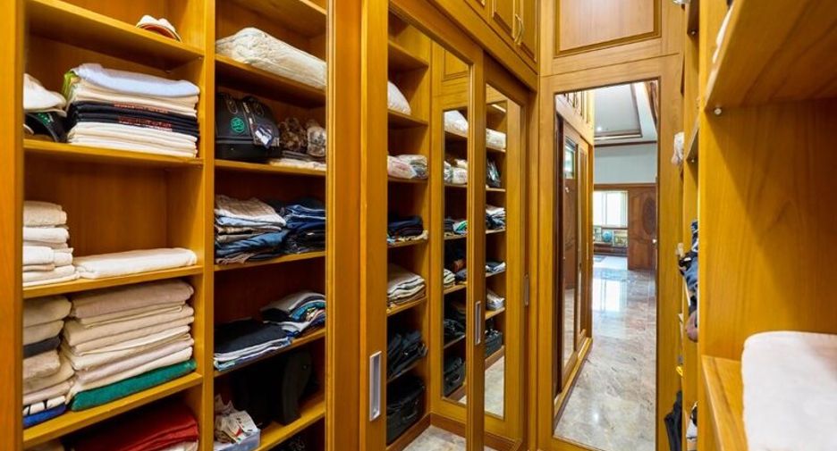 For sale 6 bedrooms villa in East Pattaya, Pattaya