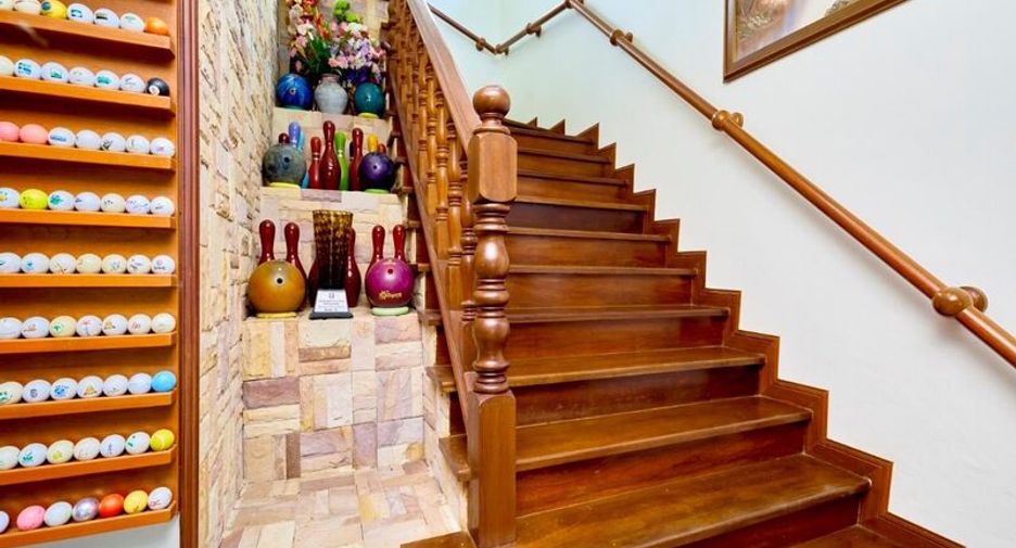 For sale 6 bedrooms villa in East Pattaya, Pattaya