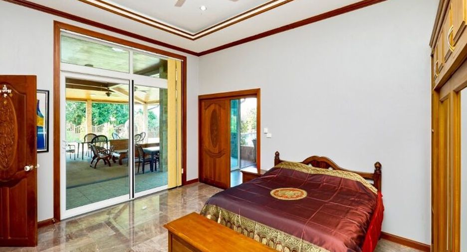 For sale 6 bedrooms villa in East Pattaya, Pattaya
