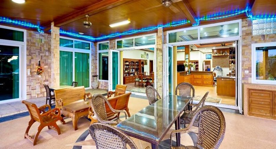 For sale 6 bedrooms villa in East Pattaya, Pattaya