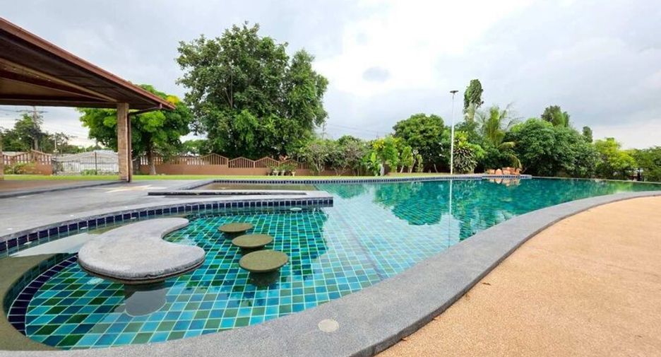 For sale 6 bedrooms villa in East Pattaya, Pattaya