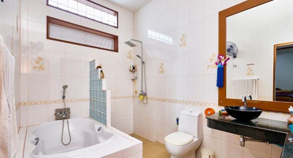 For sale 6 bedrooms villa in East Pattaya, Pattaya