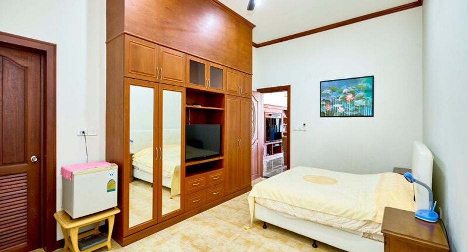 For sale 6 bedrooms villa in East Pattaya, Pattaya