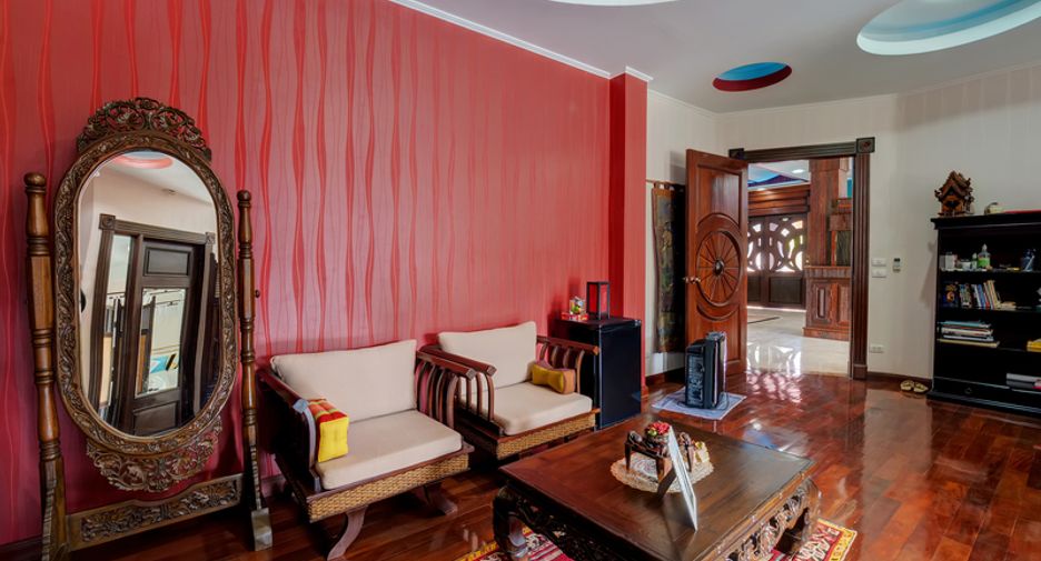 For sale 7 bedrooms villa in Sattahip, Chonburi