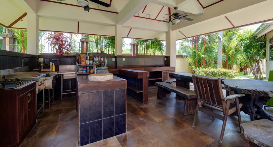 For sale 7 bedrooms villa in Sattahip, Chonburi