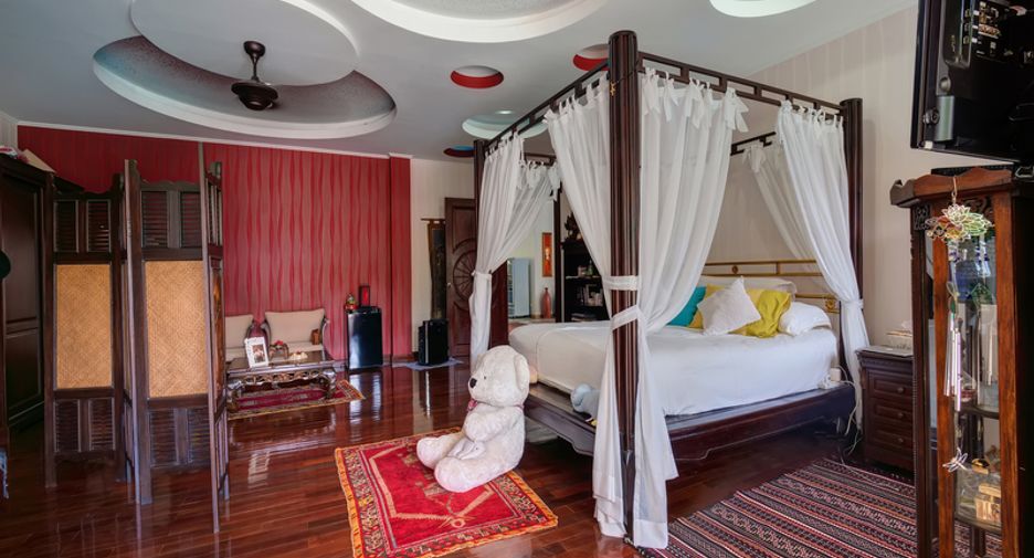 For sale 7 bedrooms villa in Sattahip, Chonburi