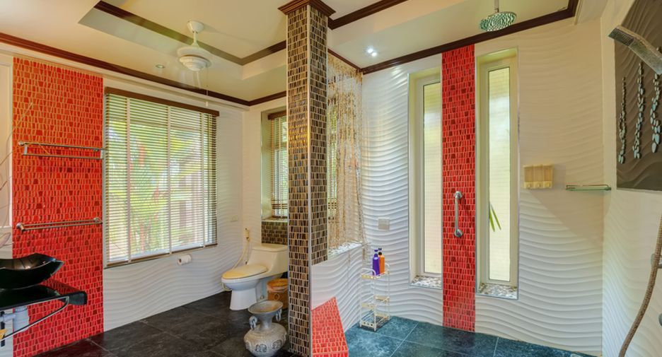 For sale 7 bedrooms villa in Sattahip, Chonburi