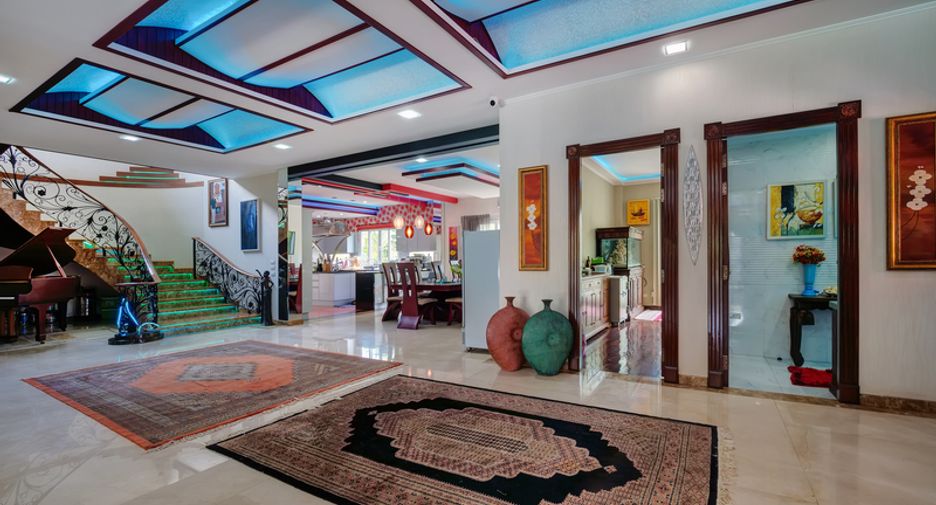 For sale 7 bedrooms villa in Sattahip, Chonburi