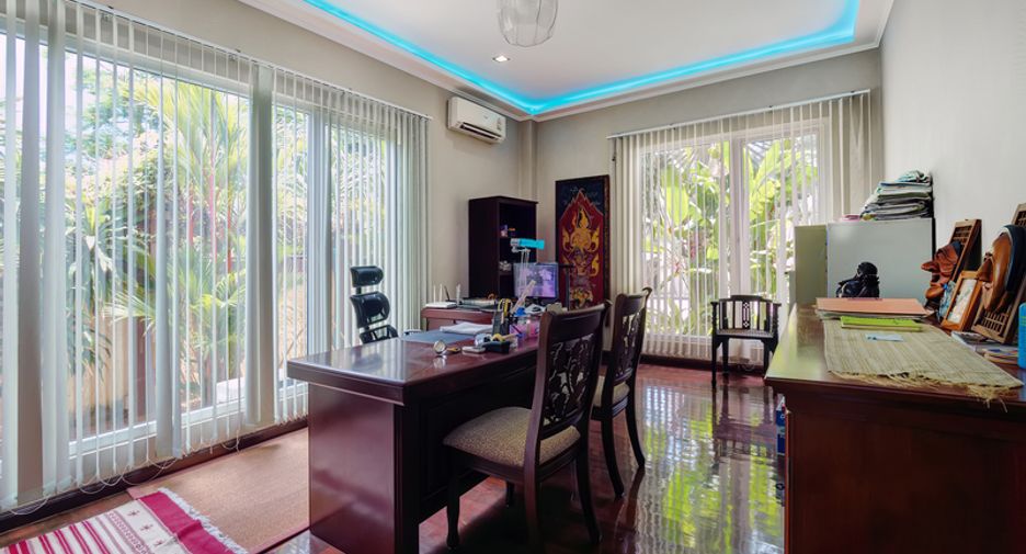 For sale 7 bedrooms villa in Sattahip, Chonburi