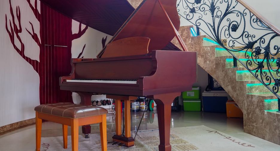 For sale 7 bedrooms villa in Sattahip, Chonburi