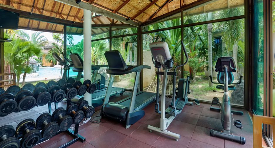 For sale 7 bedrooms villa in Sattahip, Chonburi
