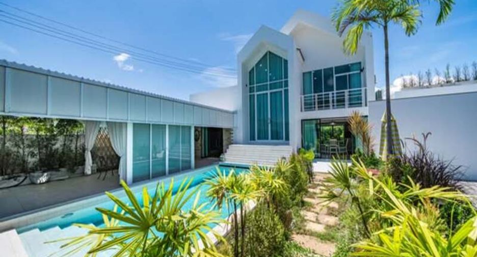 For sale 4 bedrooms villa in East Pattaya, Pattaya