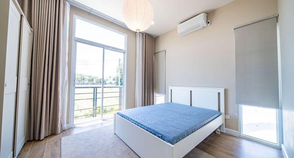 For sale 4 bedrooms villa in East Pattaya, Pattaya