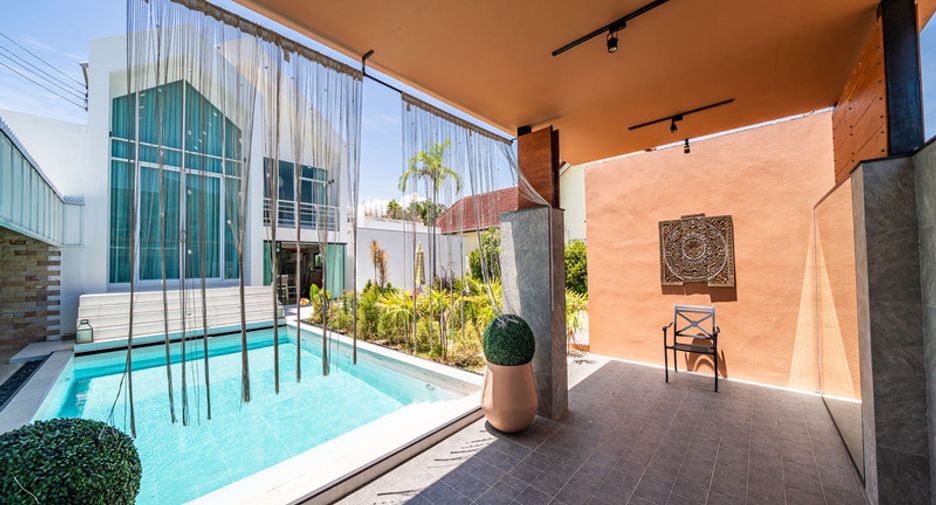 For sale 4 bedrooms villa in East Pattaya, Pattaya