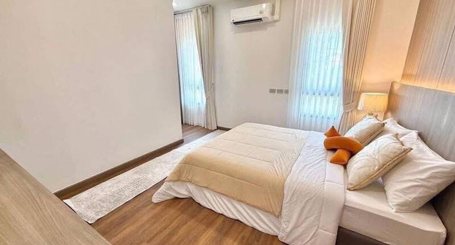 À vendre 4 chambres villa à Huay Yai, Pattaya