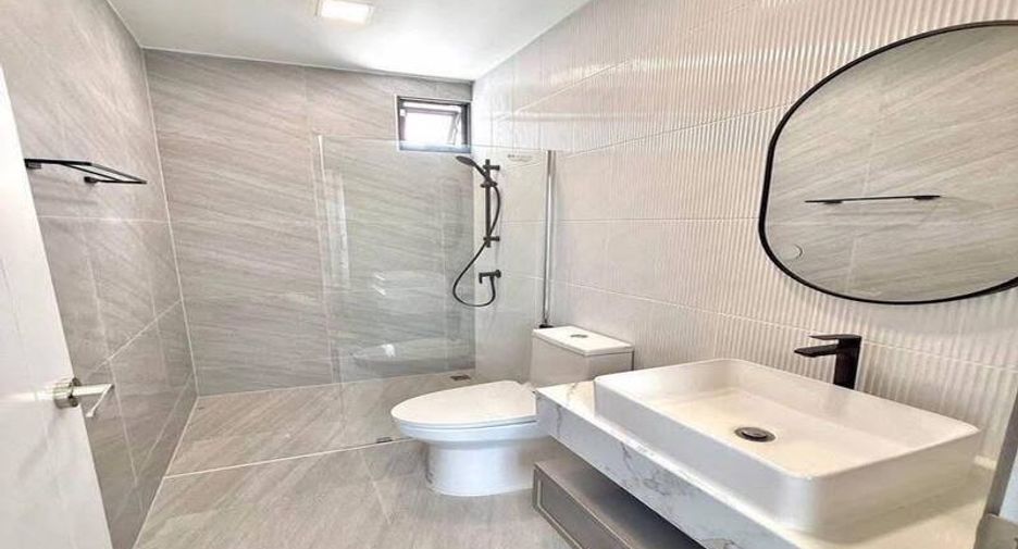À vendre 4 chambres villa à Huay Yai, Pattaya