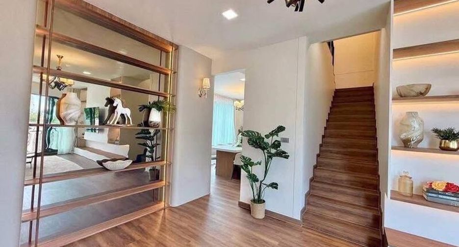 À vendre 4 chambres villa à Huay Yai, Pattaya