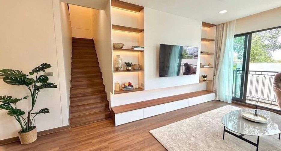 À vendre 4 chambres villa à Huay Yai, Pattaya