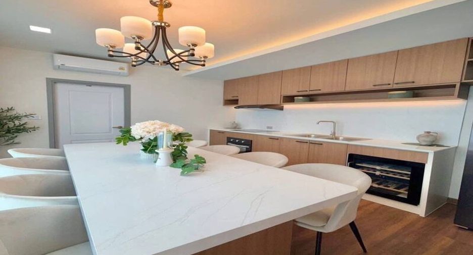 À vendre 4 chambres villa à Huay Yai, Pattaya