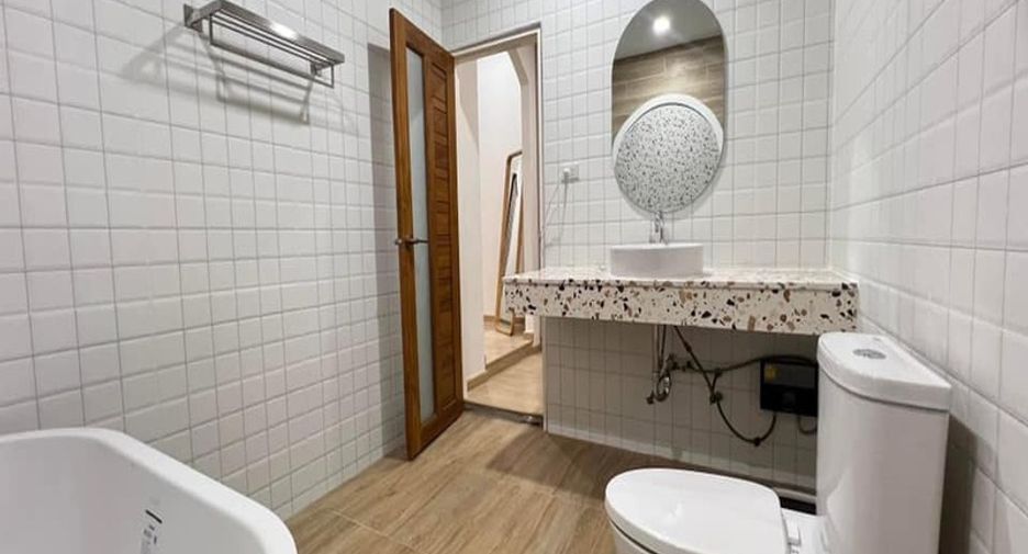 Haus zum Kauf mit 4 Zimmer in Bang Lamung, Chonburi