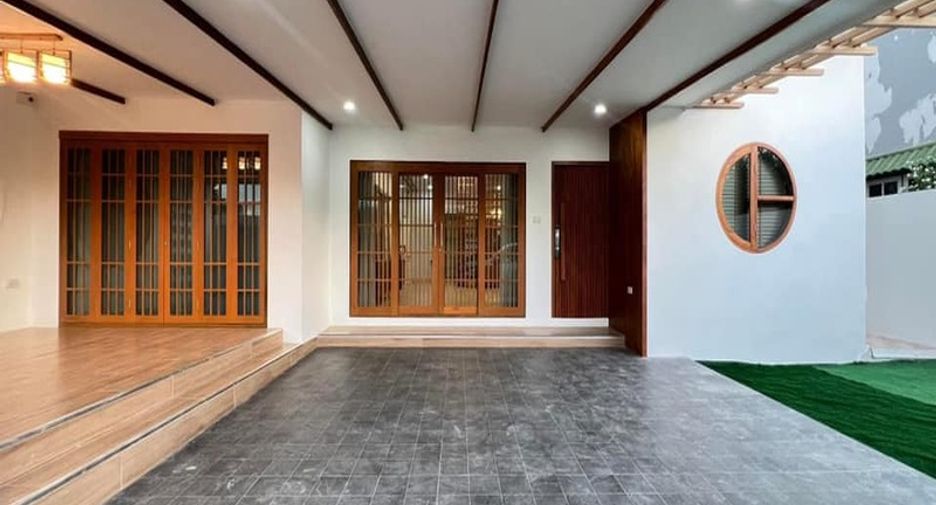 Haus zum Kauf mit 4 Zimmer in Bang Lamung, Chonburi
