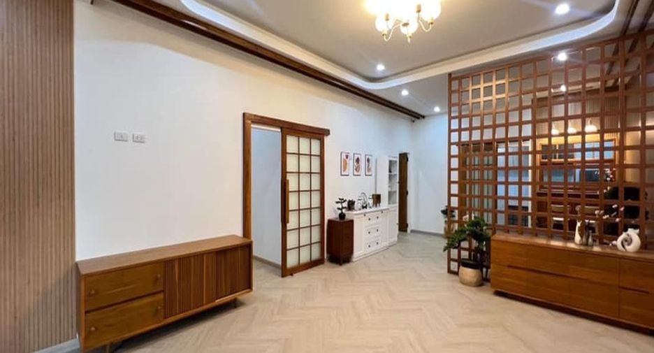 Haus zum Kauf mit 4 Zimmer in Bang Lamung, Chonburi