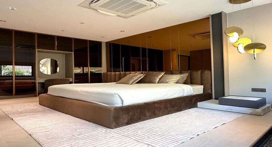 For sale 4 bedrooms villa in Jomtien, Pattaya