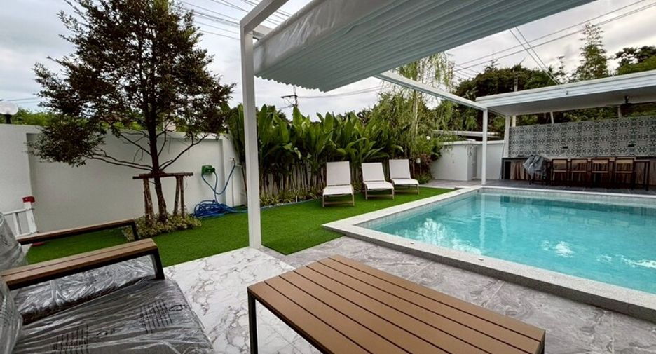 For sale 5 bedrooms villa in East Pattaya, Pattaya