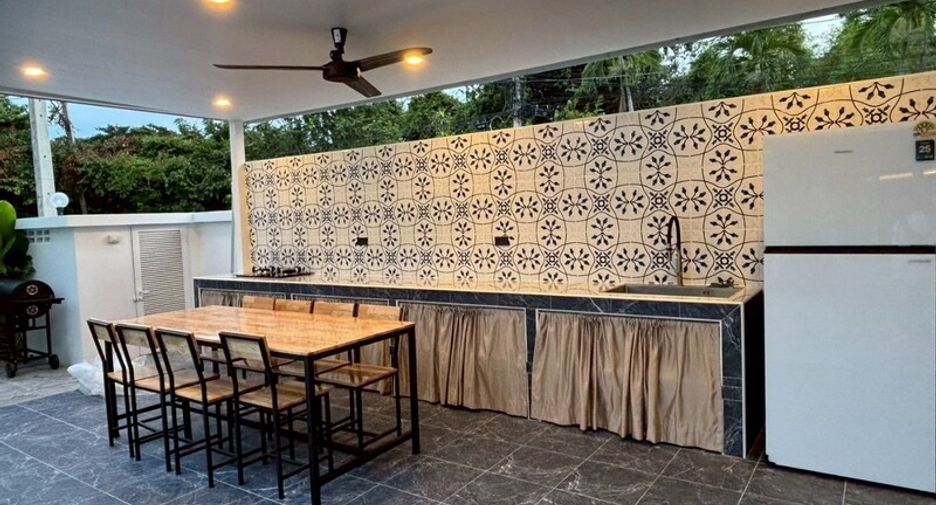 For sale 5 bedrooms villa in East Pattaya, Pattaya