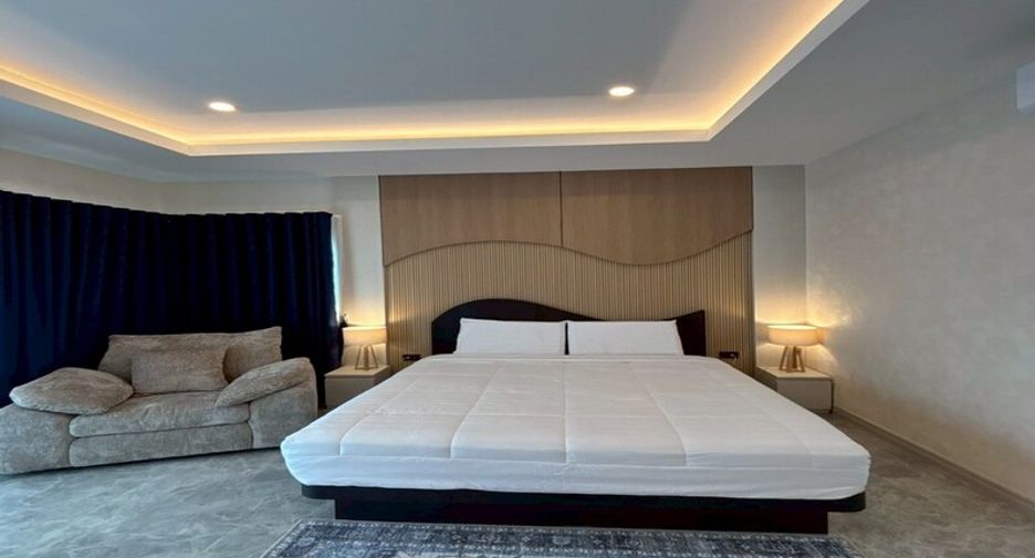 For sale 5 bedrooms villa in East Pattaya, Pattaya