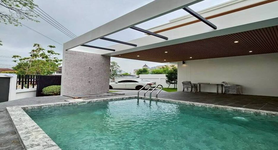 For sale 4 bedrooms villa in Jomtien, Pattaya