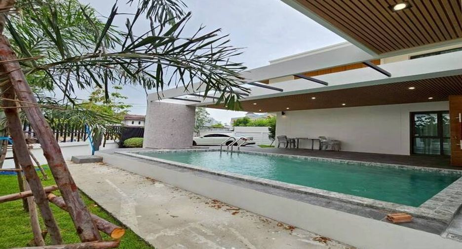 For sale 4 bedrooms villa in Jomtien, Pattaya
