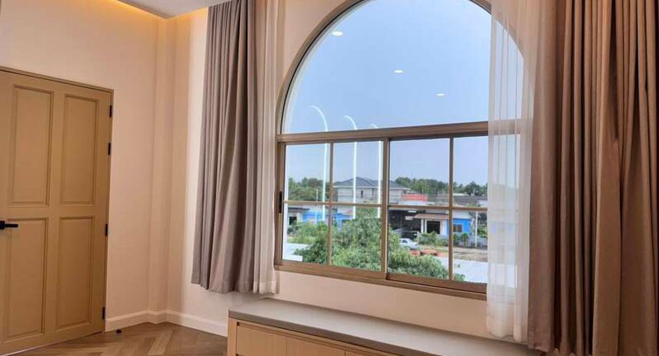 Haus zum Kauf mit 5 Zimmer in Bang Lamung, Chonburi