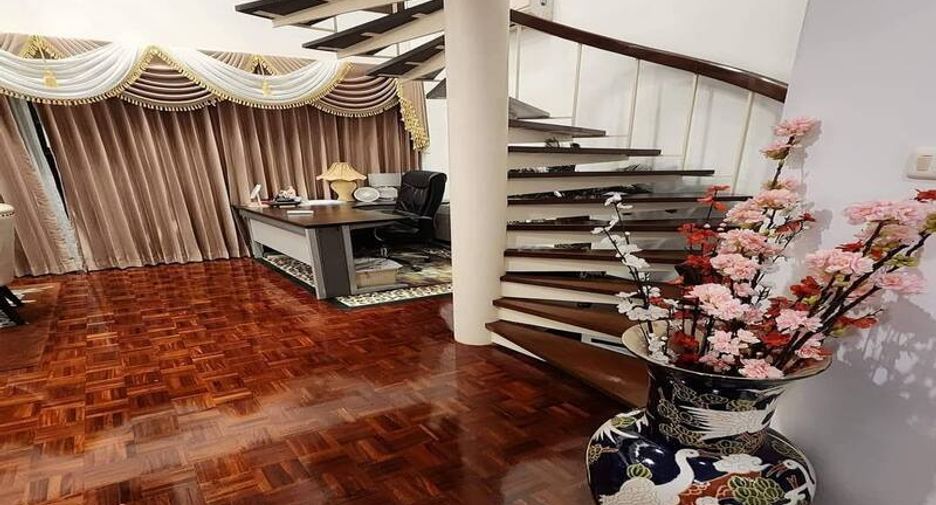 For rent 3 bedrooms condo in Jomtien, Pattaya