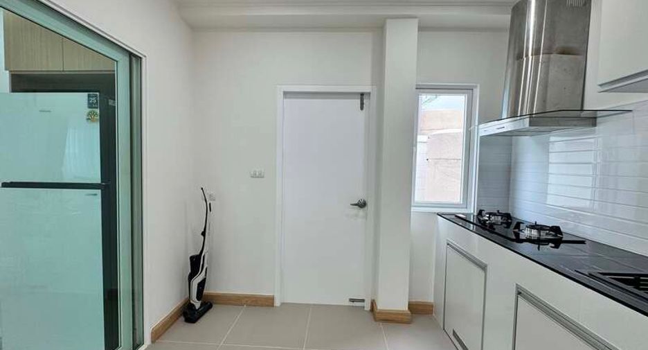 For sale 3 bedrooms villa in East Pattaya, Pattaya
