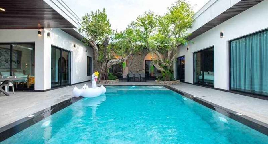 For rent 11 bedrooms villa in Huay Yai, Pattaya