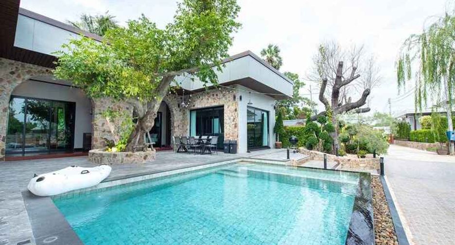 For rent 11 bedrooms villa in Huay Yai, Pattaya