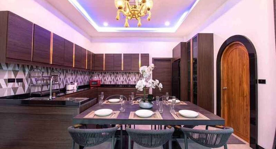 For rent 11 bedrooms villa in Huay Yai, Pattaya