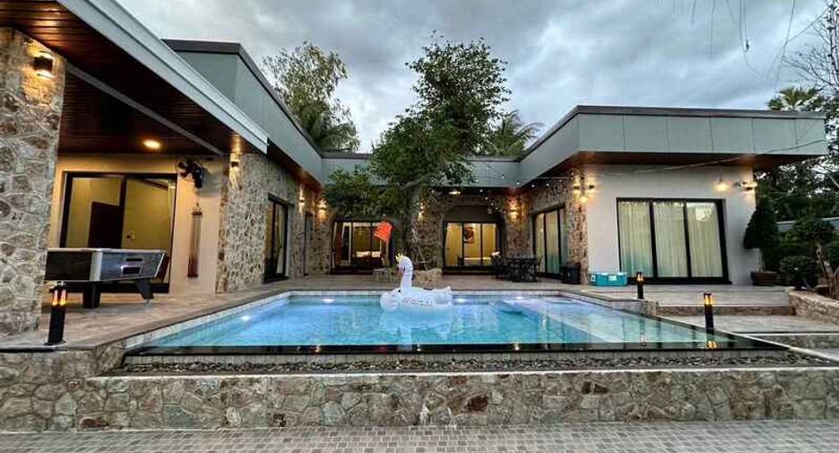 For rent 11 bedrooms villa in Huay Yai, Pattaya